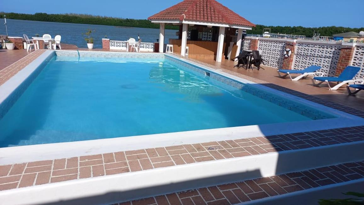 Fisherman'S Inn Hotel Florence Hall المظهر الخارجي الصورة