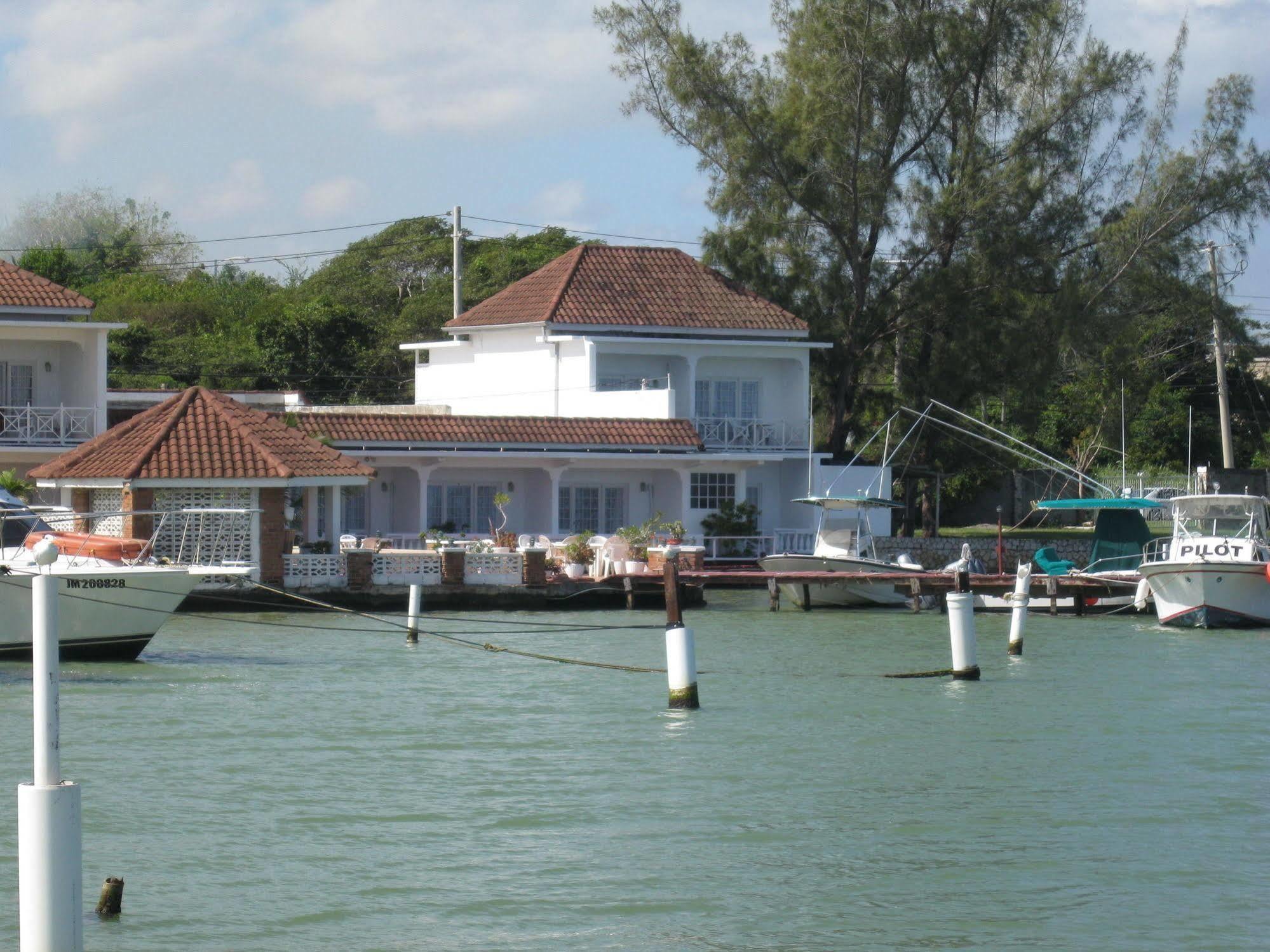 Fisherman'S Inn Hotel Florence Hall المظهر الخارجي الصورة