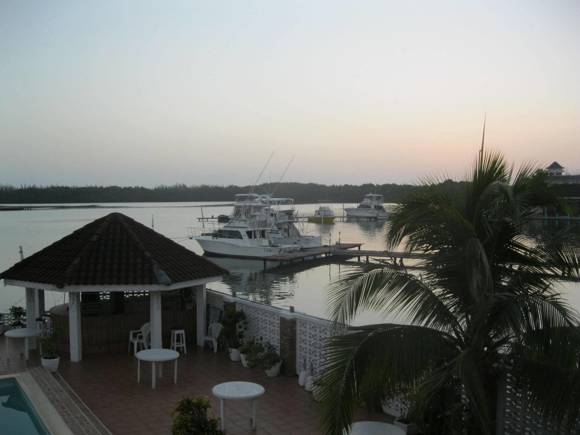 Fisherman'S Inn Hotel Florence Hall المظهر الخارجي الصورة